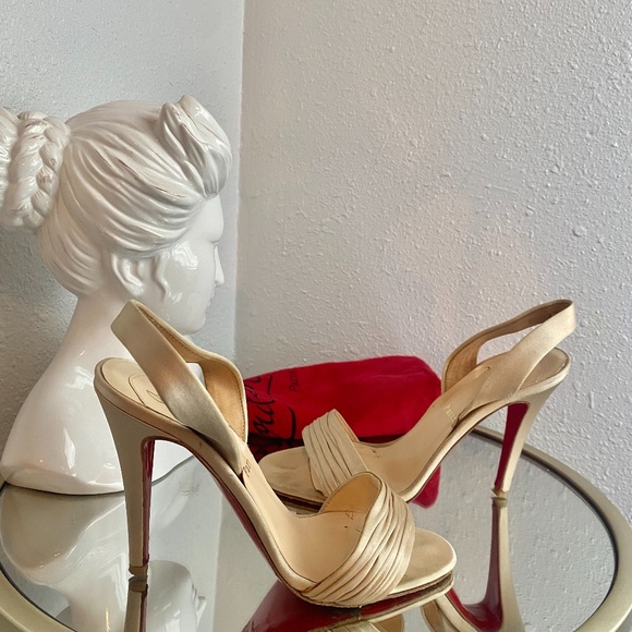 Louboutin Champagne satin heels - Picture 1 of 5